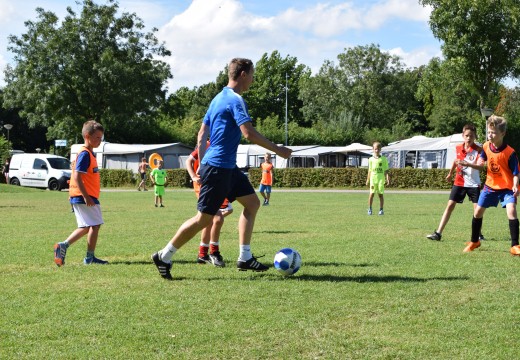 Ardoer camping Scheldeoord profvoetbal clinic 2016 (21).JPG