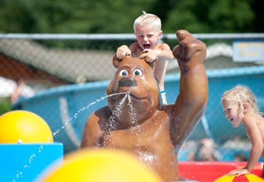 Binnen- en buitenbad Camping Scheldeoord.jpg